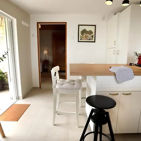 Holiday home Russo Mali Drvenik