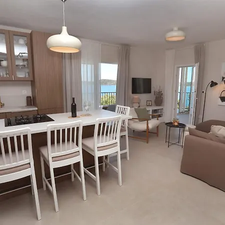 Russo * Mali Drvenik