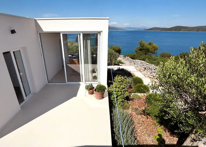 Semesterbostad Russo *